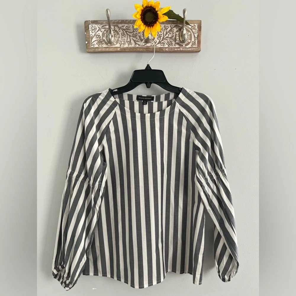 BANANA REPUBLIC Puff Sleeve Striped Blouse | Gray & White | Size Small - Picture 3 of 9